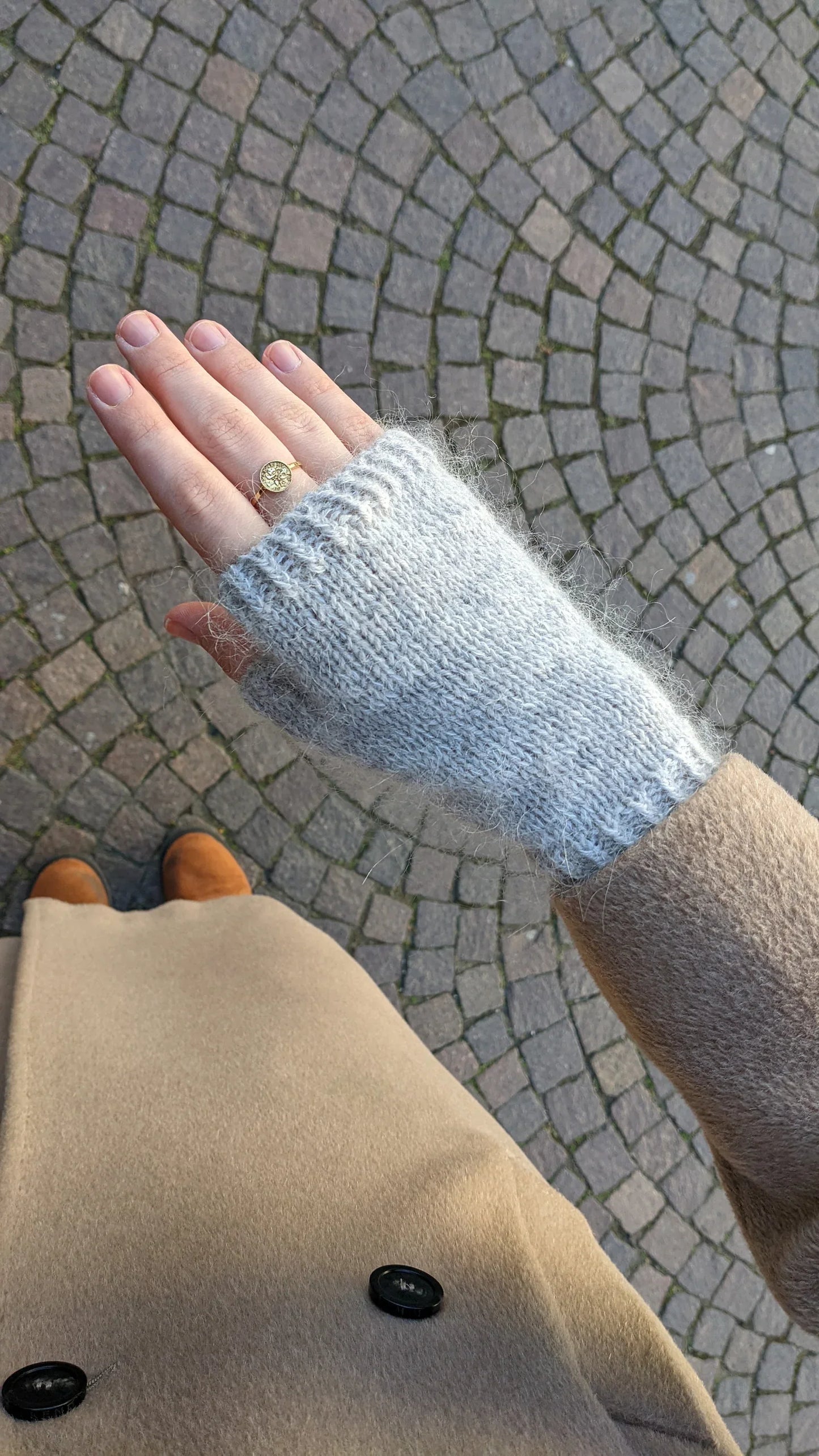 Claudia Gloves Knitting Pattern