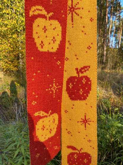 Winter Apples Scarf Knitting Pattern
