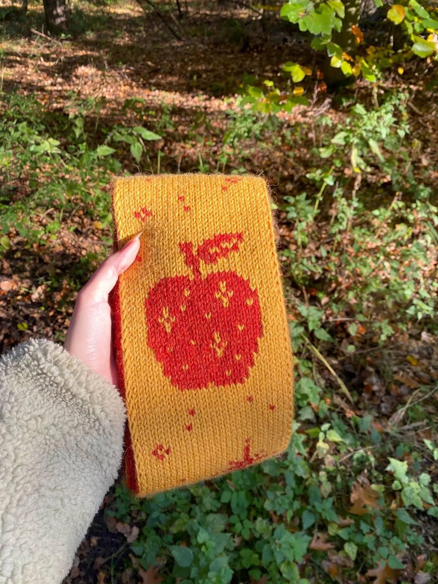 Winter Apples Scarf Knitting Pattern