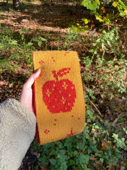 Winter Apples Scarf Knitting Pattern