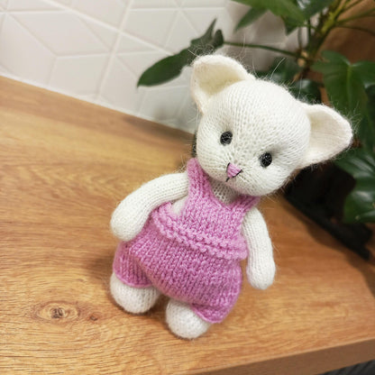 Pretty Kitten Knitting Pattern